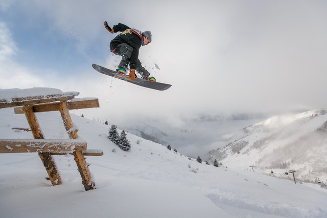 Jak dobrać buty snowboardowe i cieszyć się zimowym sportem?